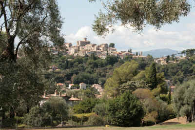 520 Blick vom Domaine Renoir auf Cagnes .jpg (399448 Byte)